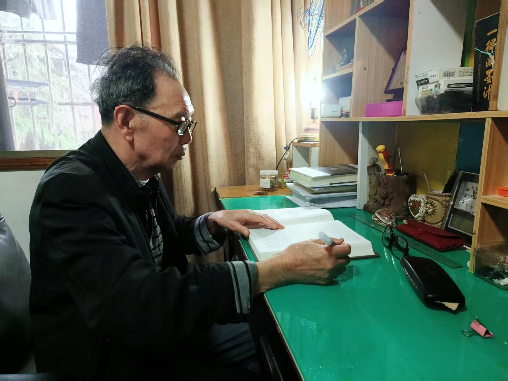 88岁老人执笔传文脉 万字手稿绘就家乡旅游“活地图”